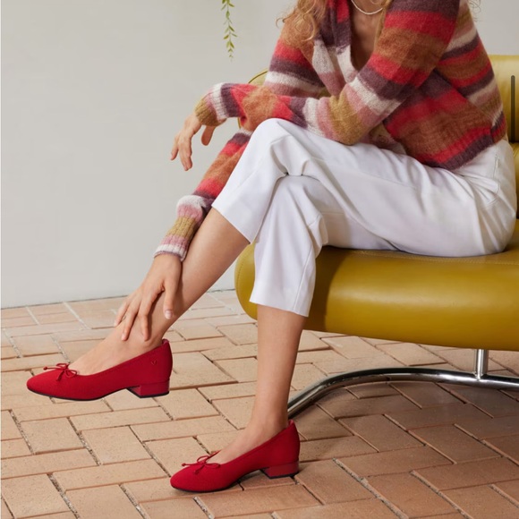 Vivaia Round-Toe Small Bow Block Heels (Bianca) - Picture 15 of 16